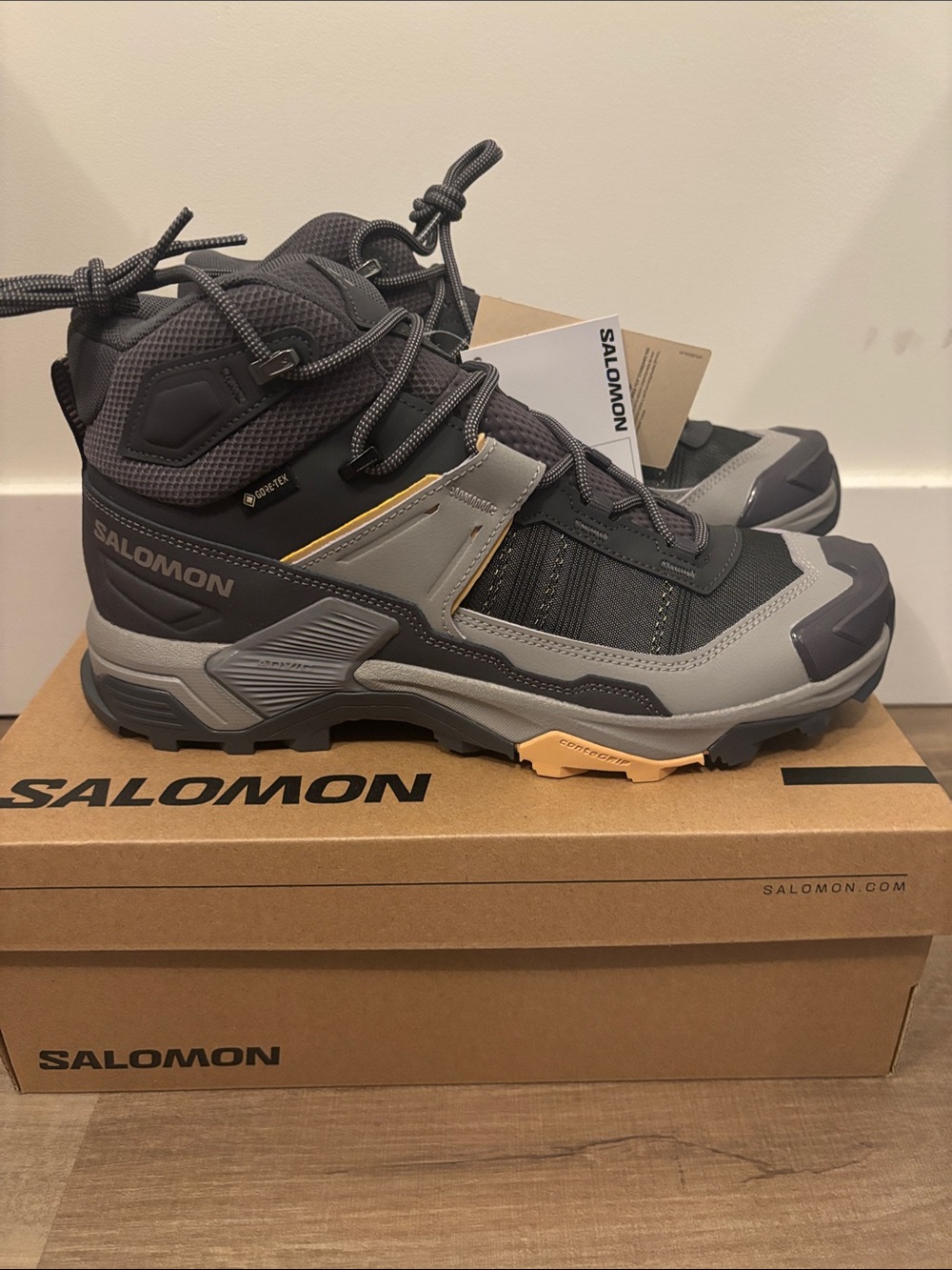 Salomon Women’s x Ultra 5 mid goretex hiking boot size 10 new with box